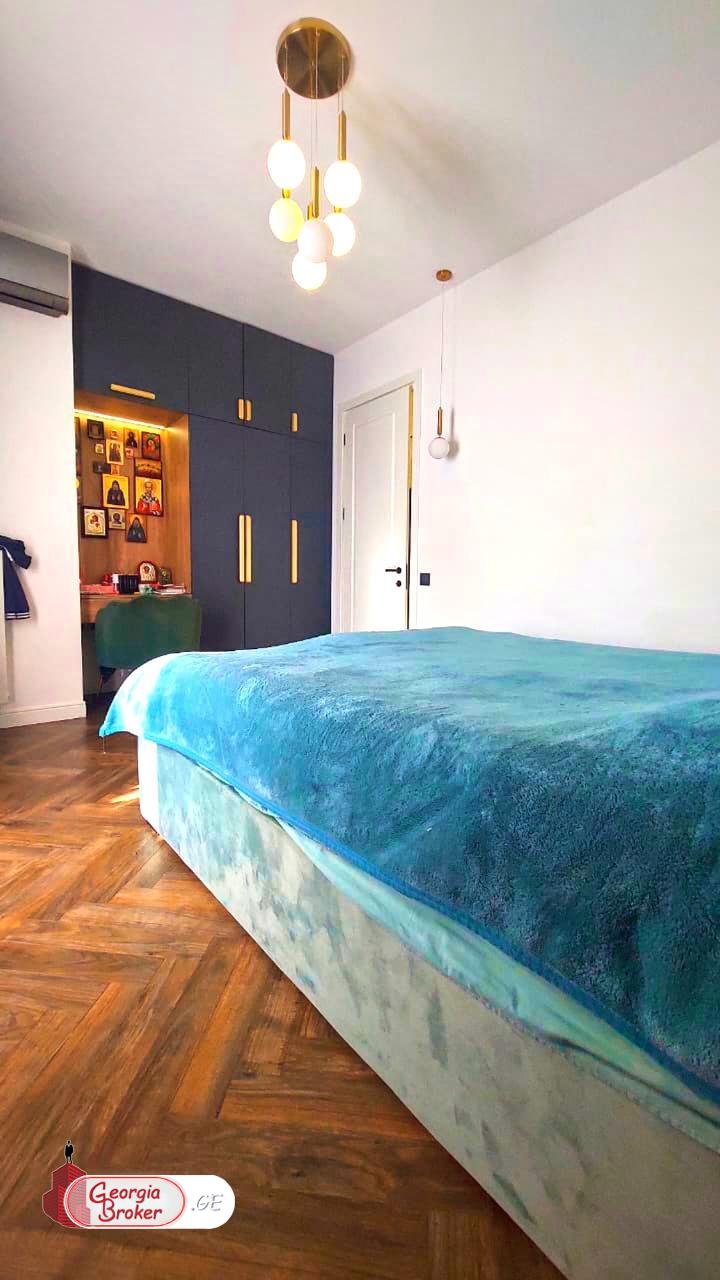 продается квартира с новым ремонтом 4-комнаты